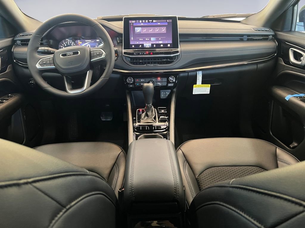 New 2026 Jeep Compass Latitude image 12