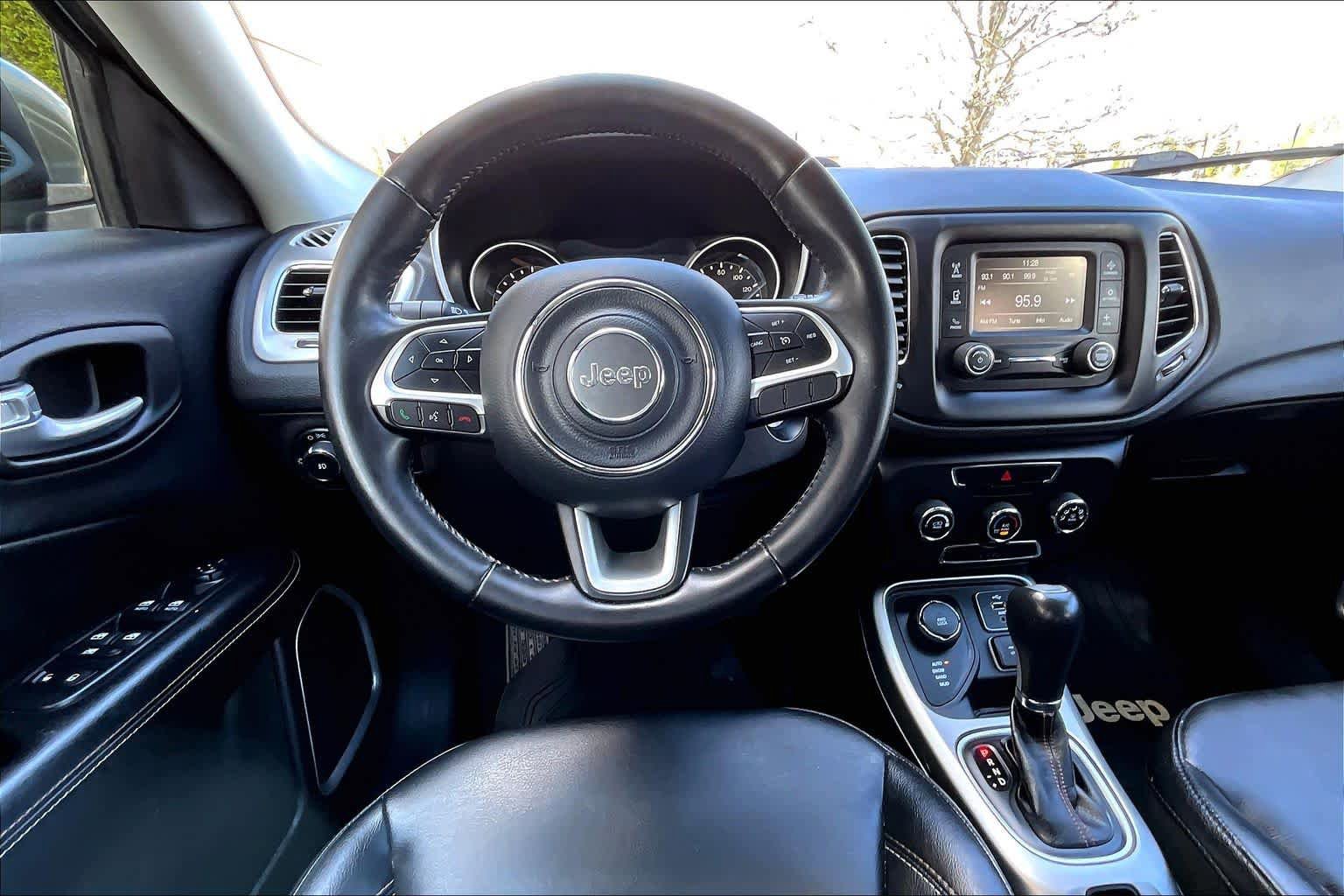 Used 2018 Jeep Compass Latitude AWD/4WD image 6