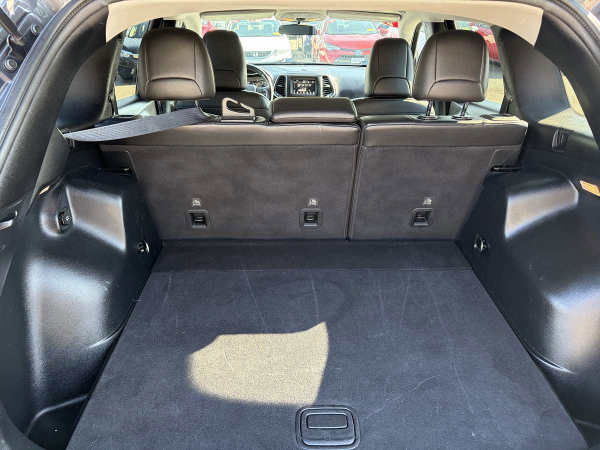 Used 2020 Jeep Cherokee Latitude Plus w/ Cold Weather Group AWD/4WD image 22