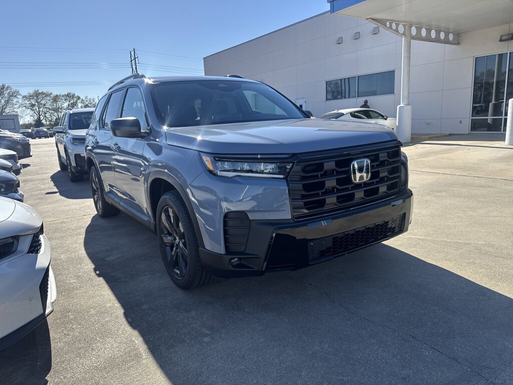 New 2026 Honda Pilot Sport image 3