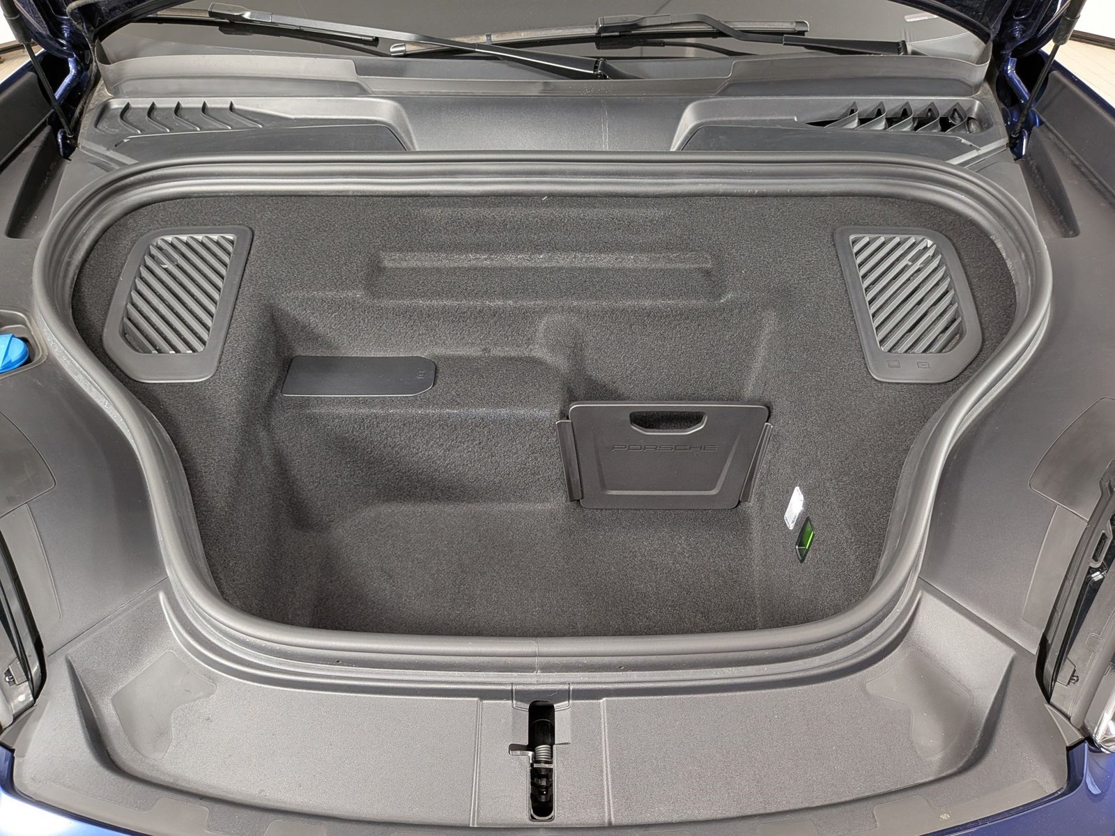 Certified 2025 Porsche Macan Electric RWD image 24