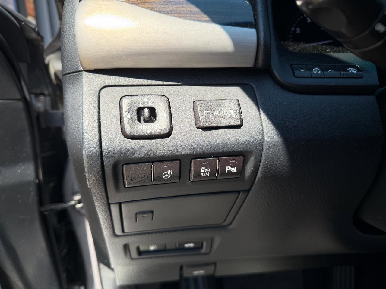 Used 2016 Lexus LS 460 Luxury w/ Comfort Package image 11