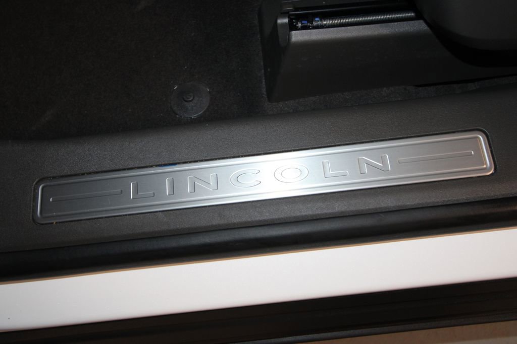 Used 2025 Lincoln Nautilus Premier image 7