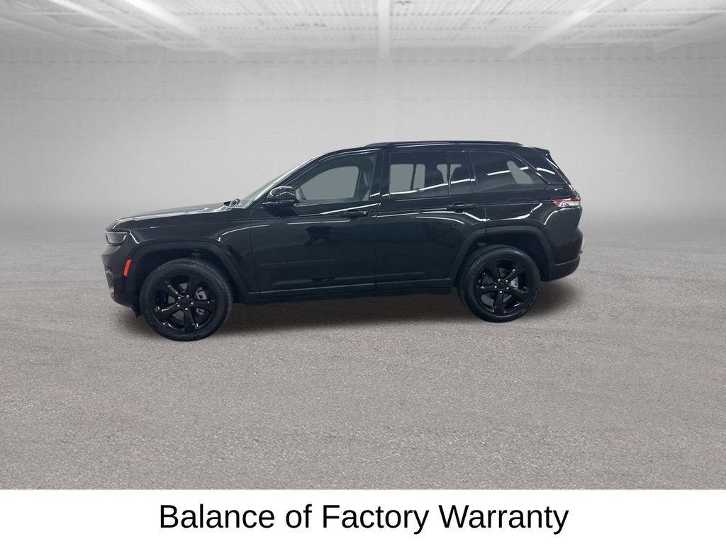 Used 2024 Jeep Grand Cherokee Altitude AWD/4WD image 8