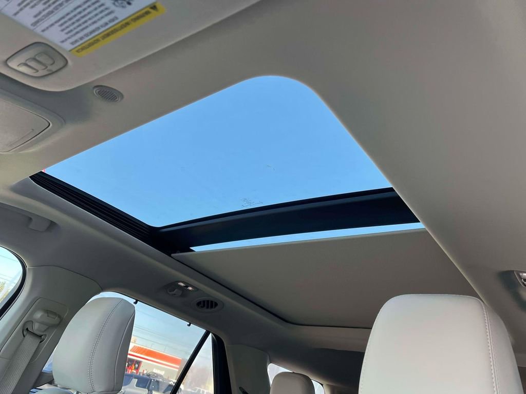 Used 2020 Ford Explorer Platinum w/ Premium Technology Package image 38