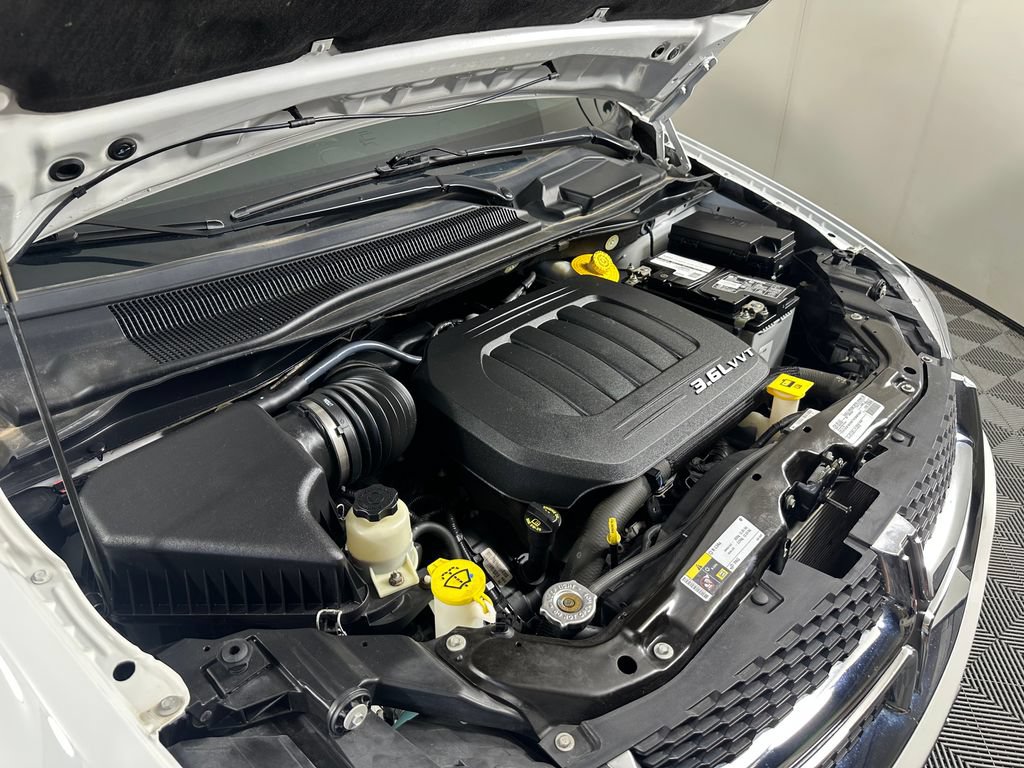 Used 2016 Dodge Grand Caravan SE FWD image 13