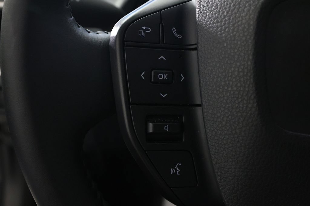 Used 2025 Toyota Prius LE FWD image 20