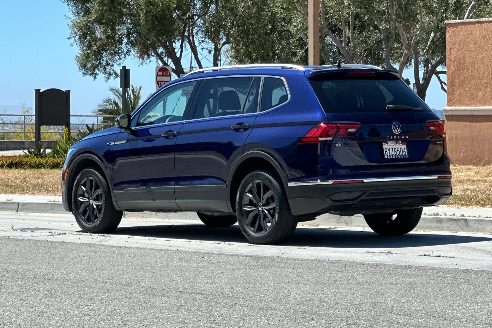 Used 2022 Volkswagen Tiguan SE w/ Panoramic Sunroof Package AWD/4WD image 6