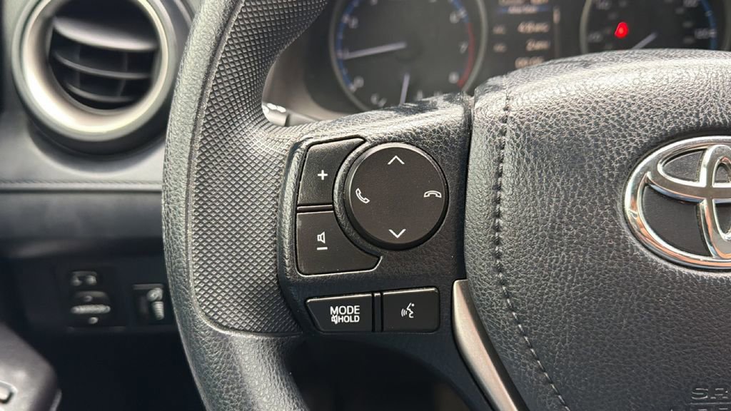 Used 2018 Toyota RAV4 LE image 25