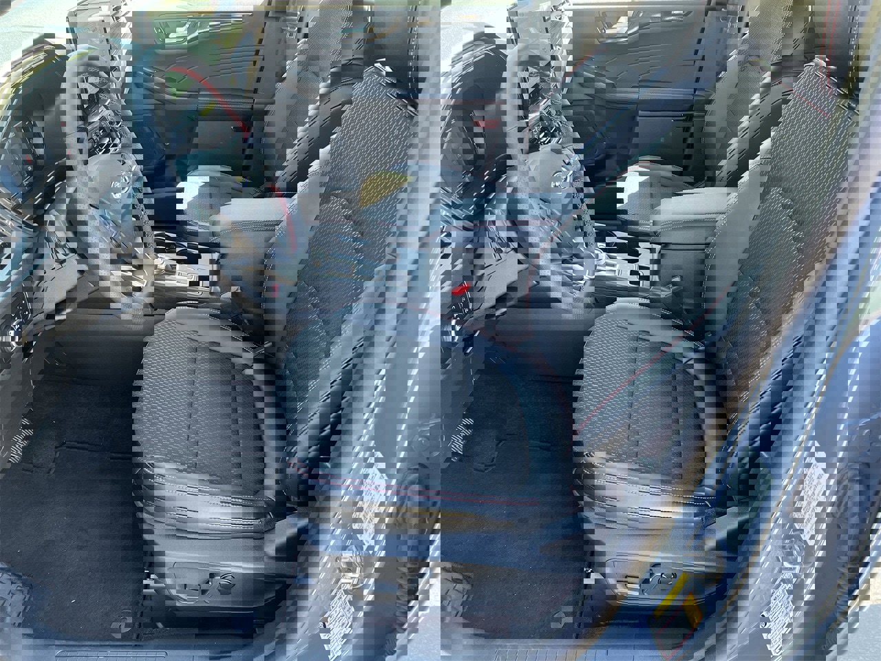 New 2025 Ford Escape ST-Line w/ Tech Pack #1 image 19