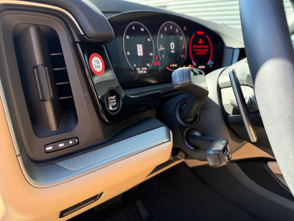 Certified 2025 Porsche Cayenne image 23