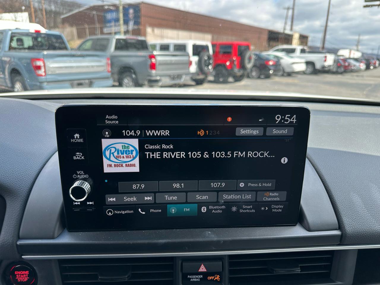 Used 2025 Honda Pilot Elite image 13