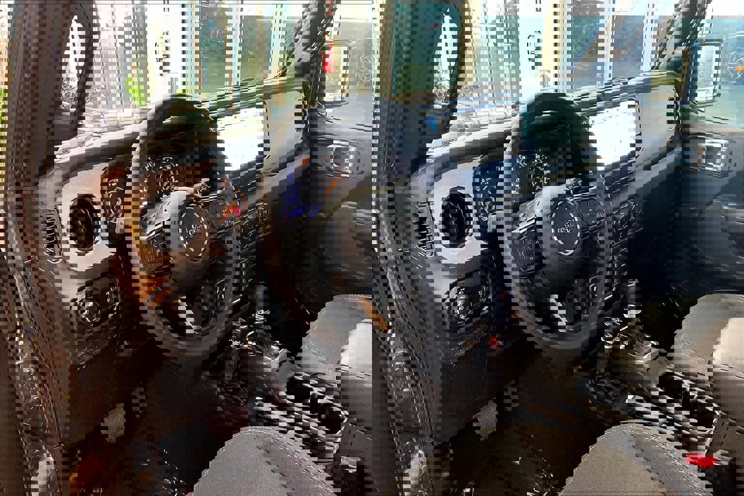 Used 2024 Jeep Gladiator Sport image 17