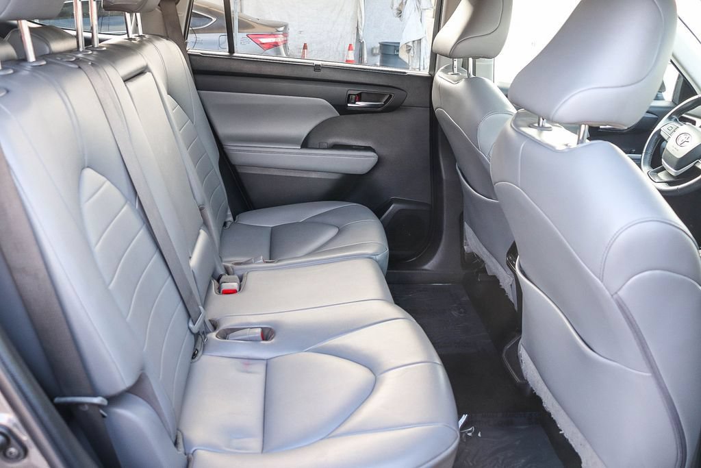 Used 2022 Toyota Highlander XLE FWD image 20