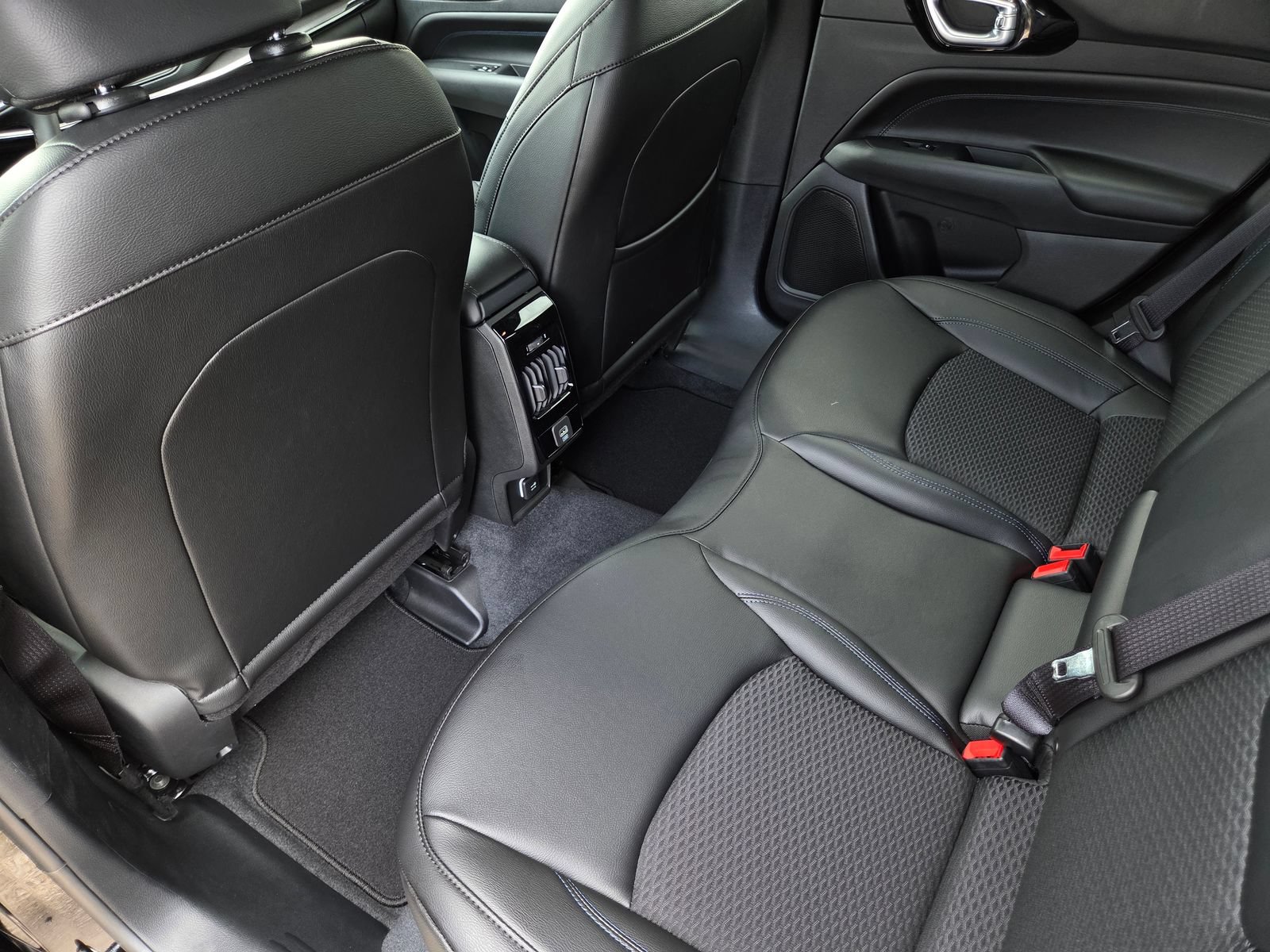 New 2026 Jeep Compass Latitude AWD/4WD image 24