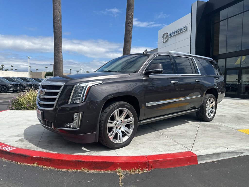 Used 2018 Cadillac Escalade ESV Premium Luxury image 4