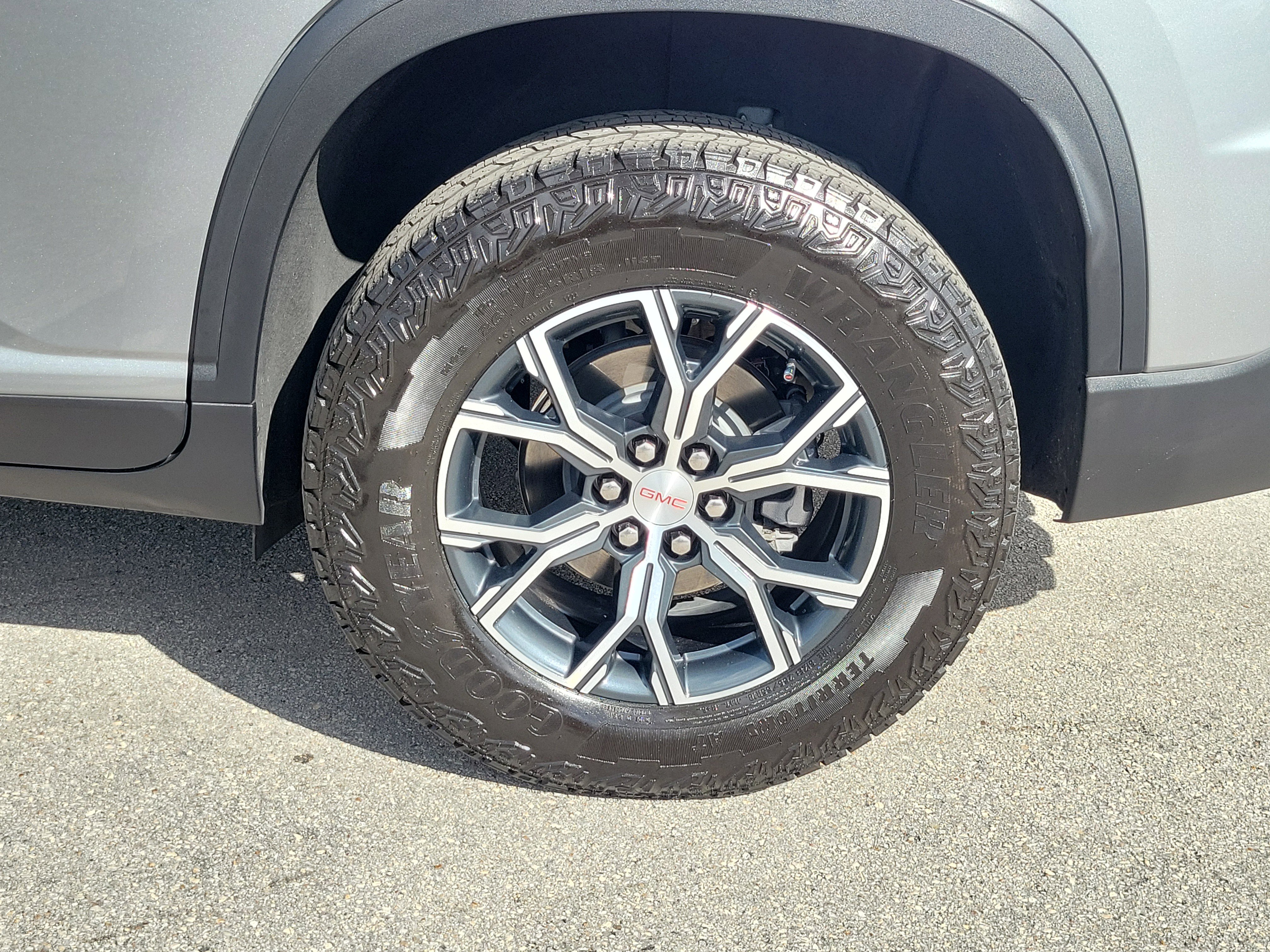 Used 2024 GMC Acadia AT4 w/ Luxury Package image 28