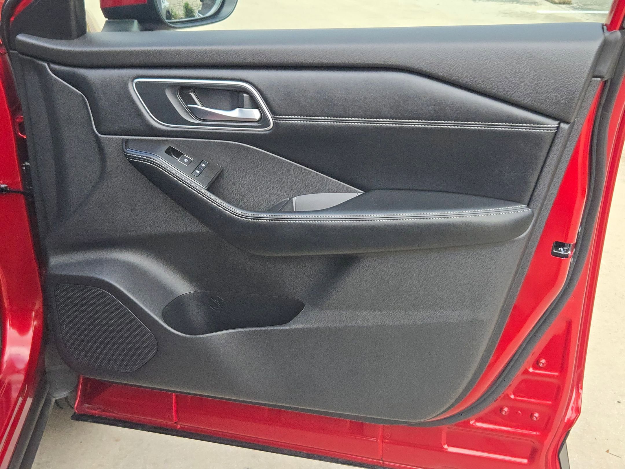 Certified 2025 Nissan Rogue Platinum FWD image 30