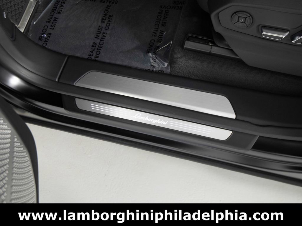 Used 2022 Lamborghini Urus AWD/4WD image 16