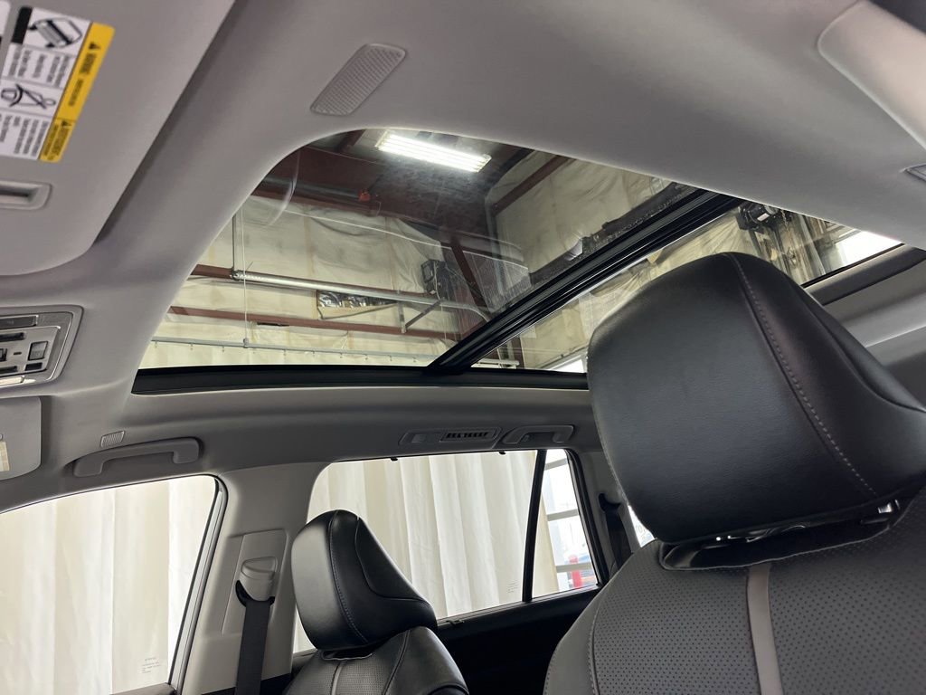 Used 2024 Toyota Grand Highlander Platinum image 3