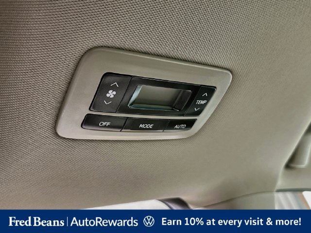 Used 2018 Toyota Sienna XLE Premium FWD image 33