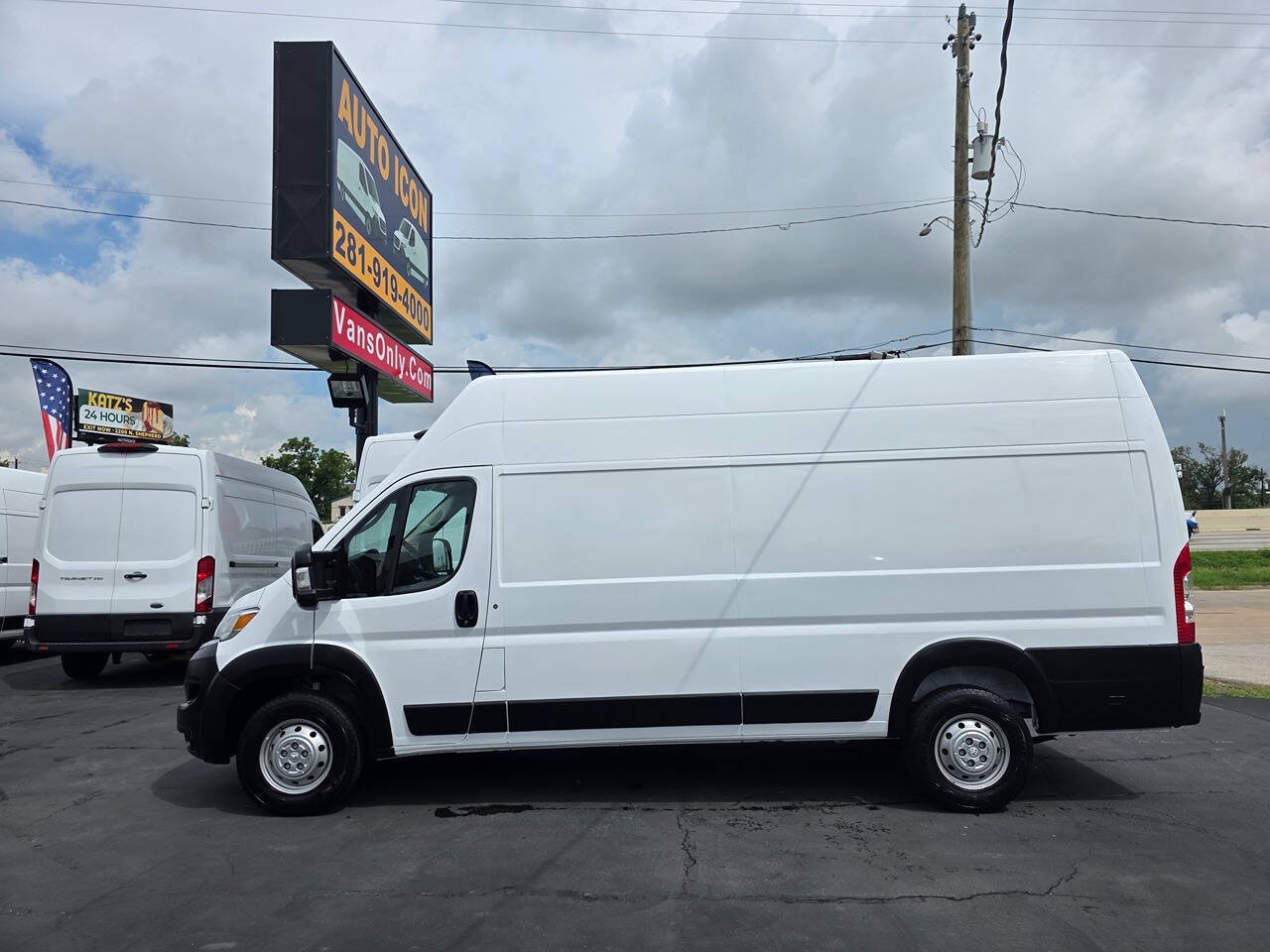 Used 2023 RAM ProMaster 3500 w/ Lane Management Group FWD image 4