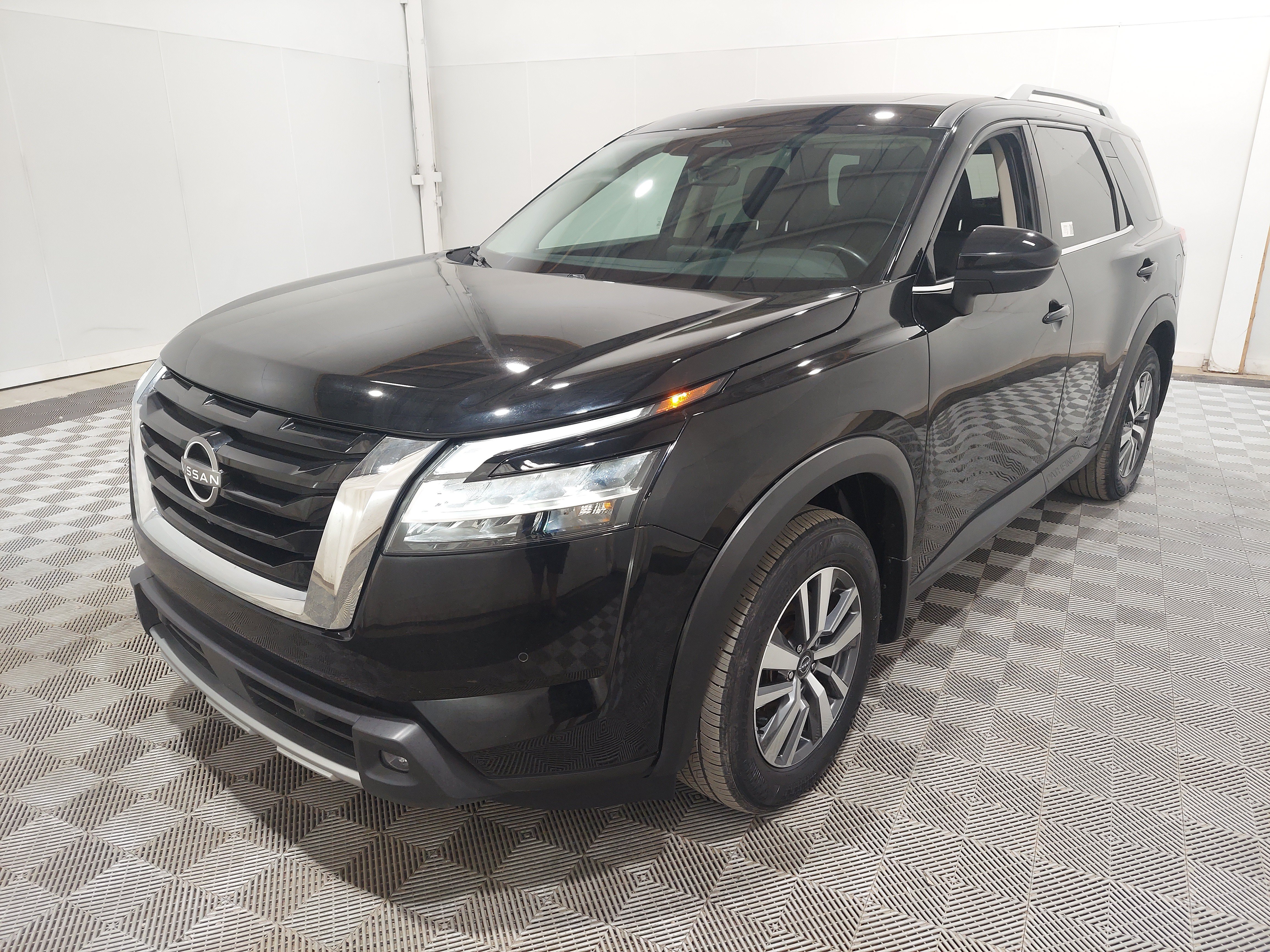 Used 2024 Nissan Pathfinder SL