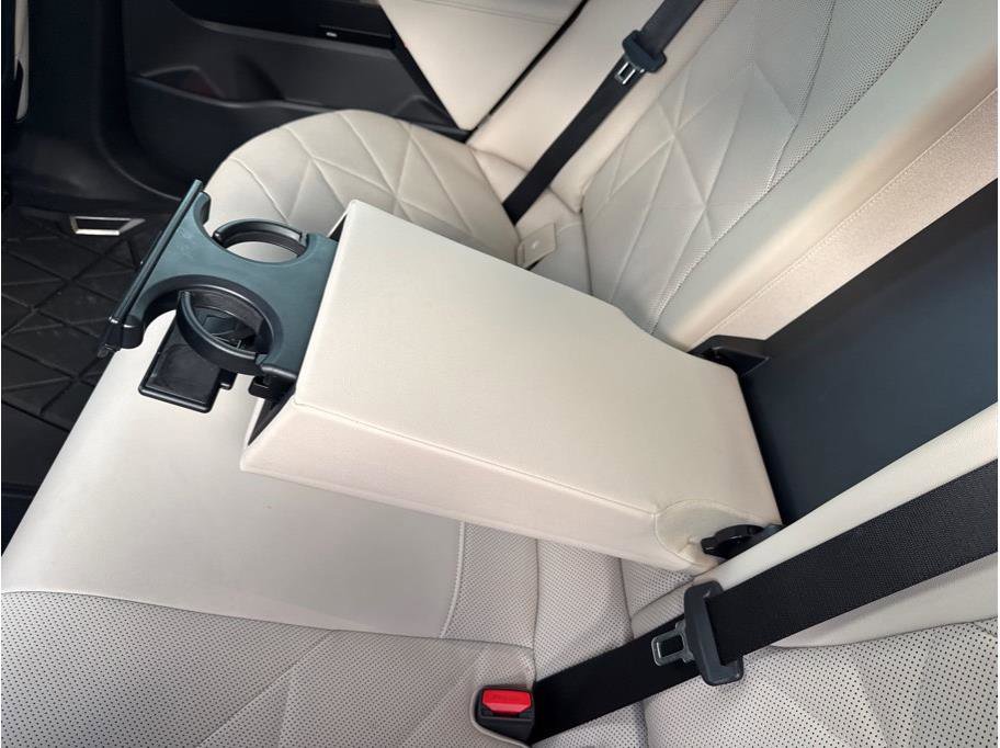 Used 2023 BMW iX xDrive50 w/ Sport Package image 27