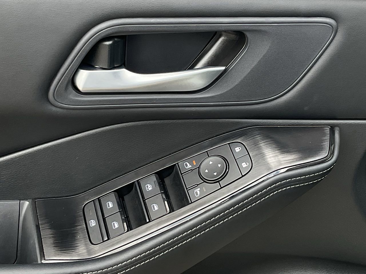 Used 2026 Nissan Rogue SV image 13