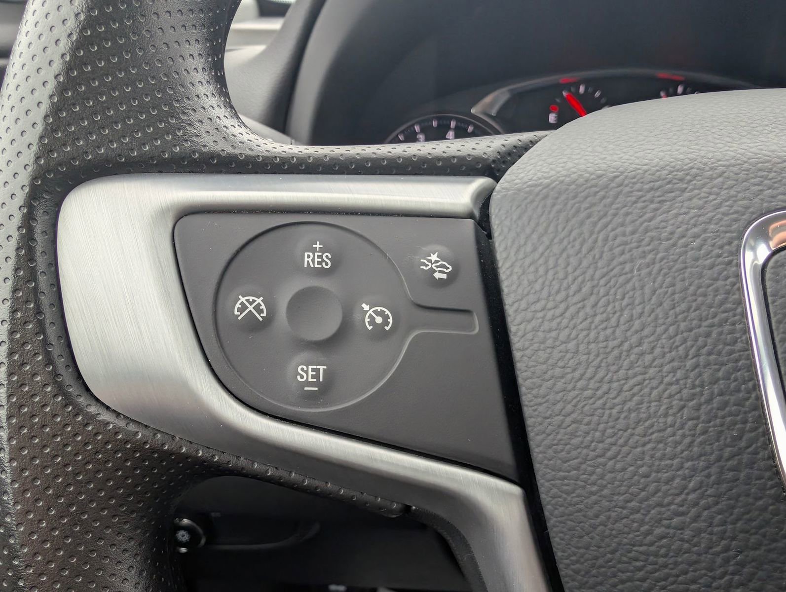 Used 2024 GMC Terrain SLE w/ Driver Convenience Package image 15