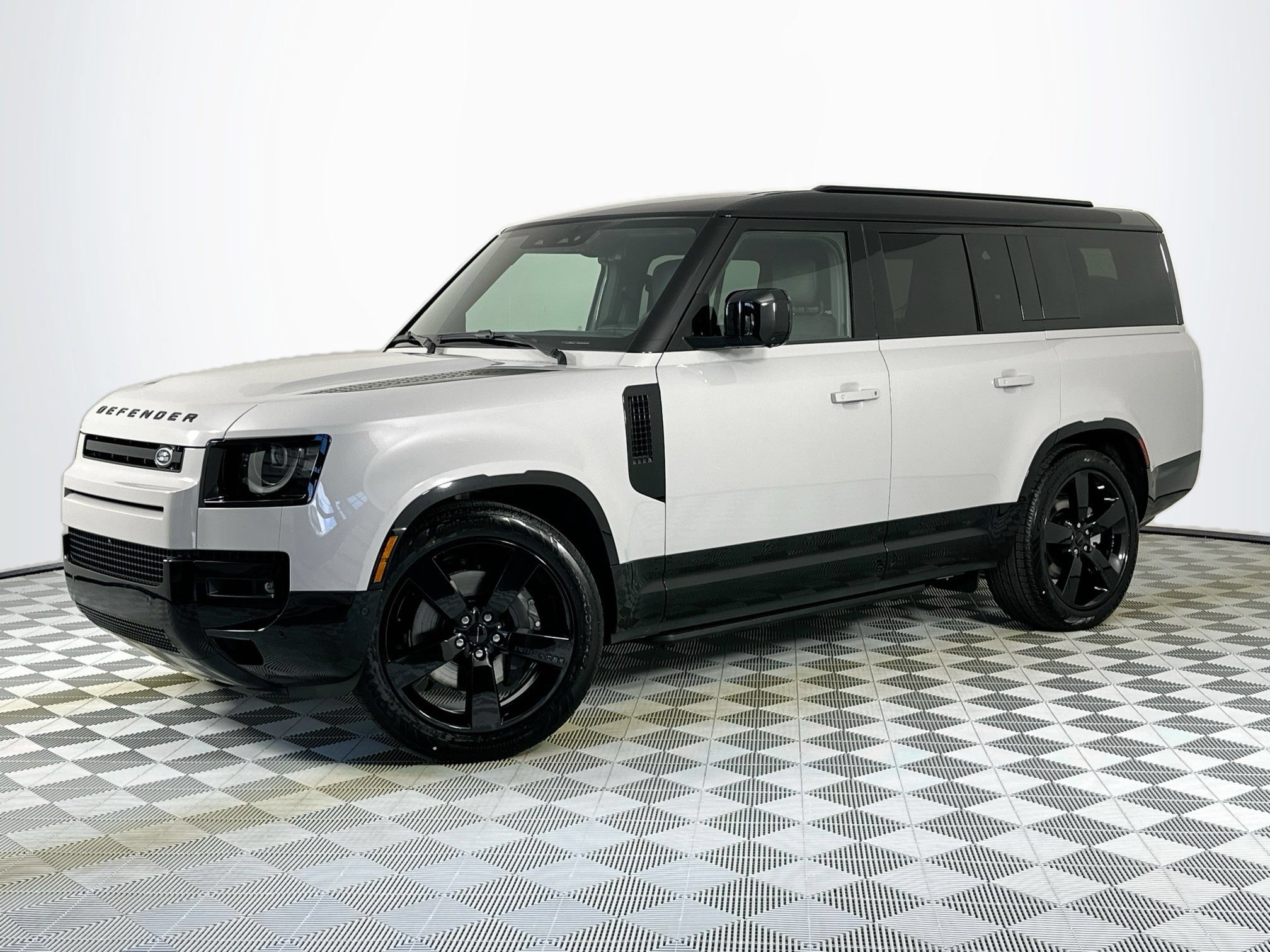 New 2026 Land Rover Defender 130 X-Dynamic SE AWD/4WD image 1