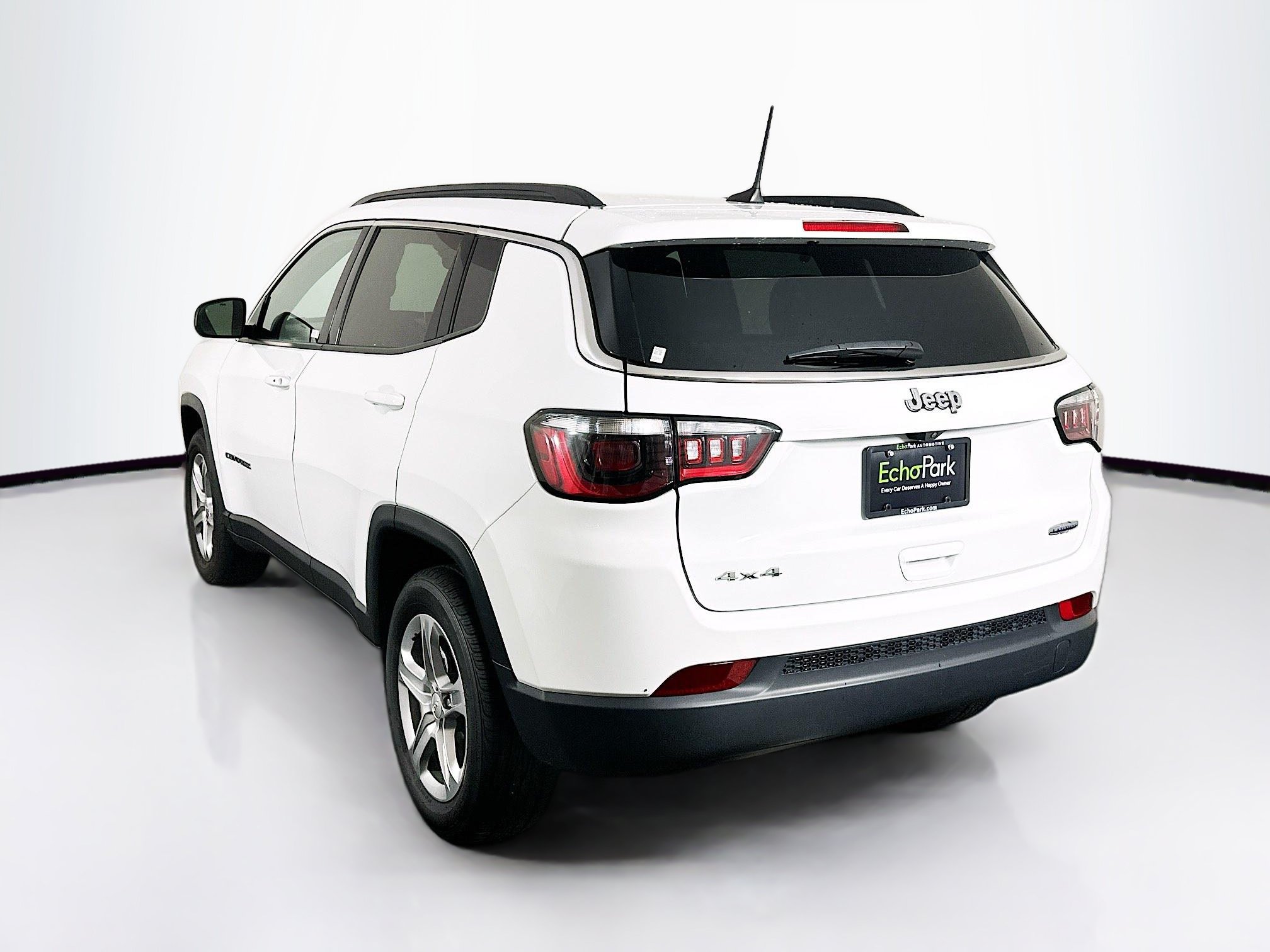 Used 2024 Jeep Compass Latitude AWD/4WD image 5