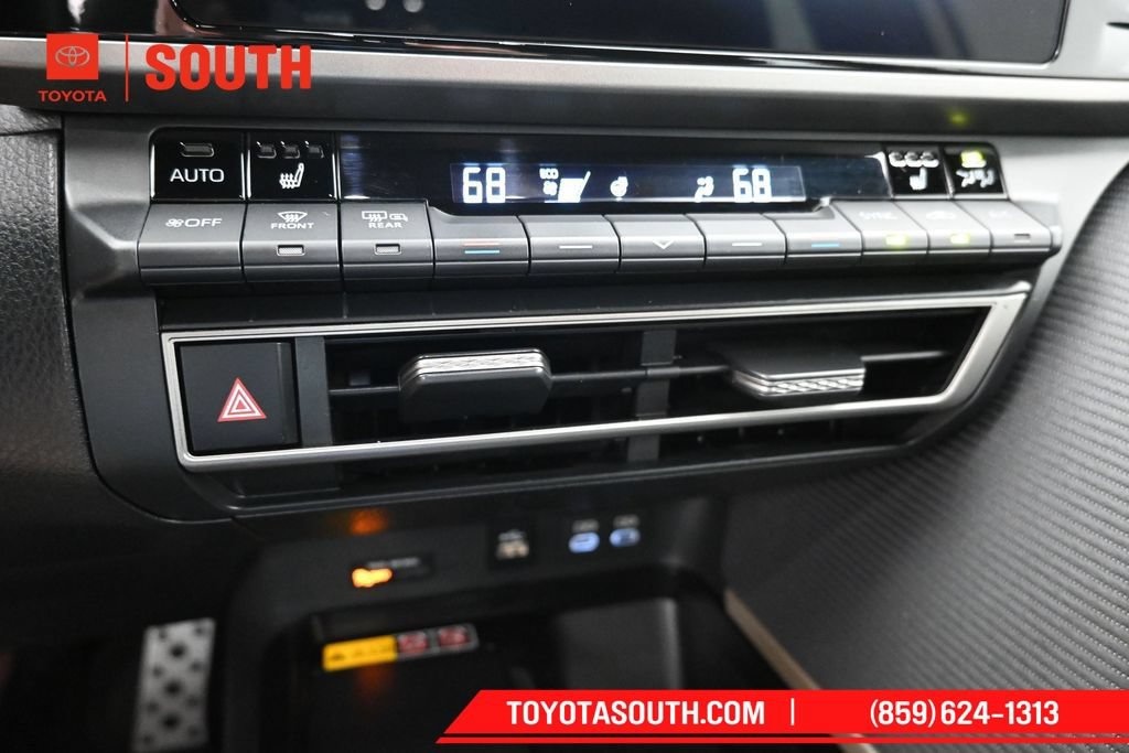 Used 2025 Toyota Camry SE w/ Convenience Package FWD image 19