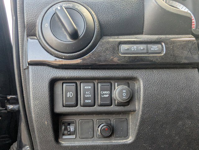 Used 2018 Nissan Titan SV w/ SV Convenience Package AWD/4WD image 19