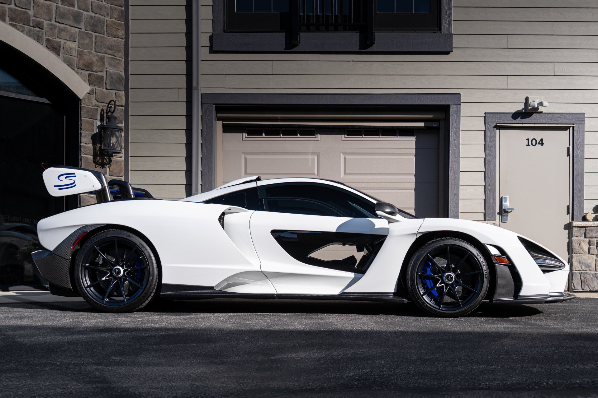 Used 2019 McLaren Senna RWD image 13