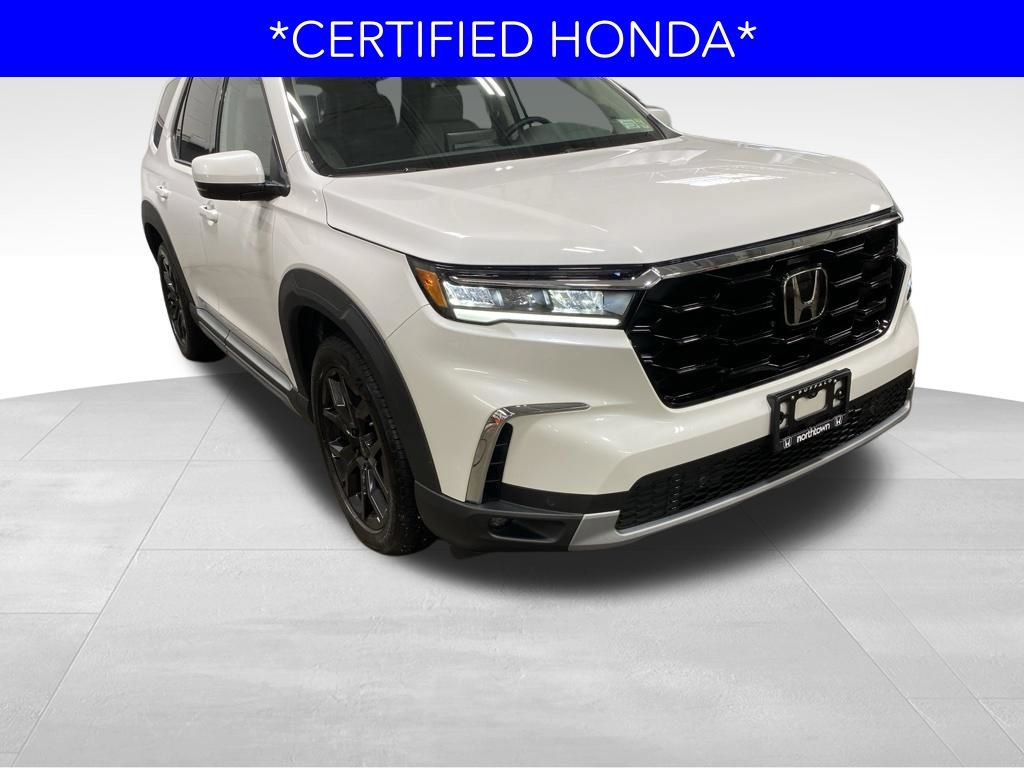 Used 2025 Honda Pilot Touring image 2