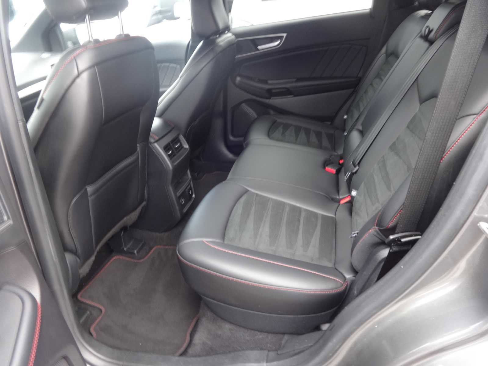 Used 2021 Ford Edge ST-Line image 14