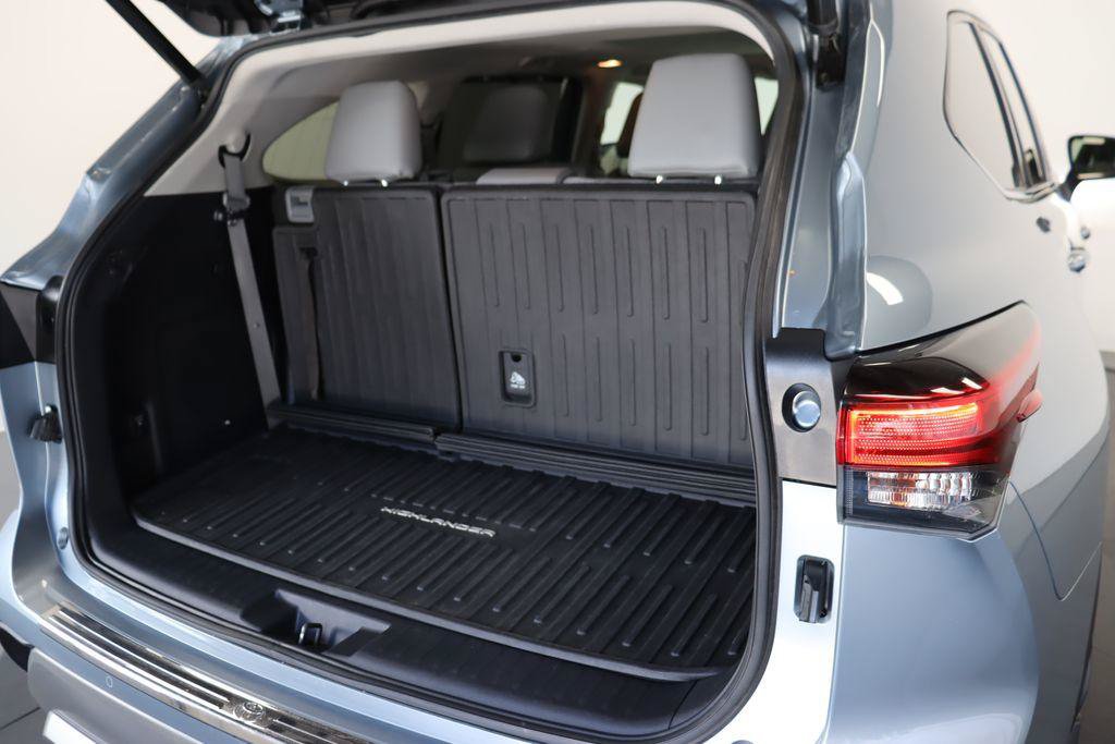 Used 2021 Toyota Highlander Platinum AWD/4WD image 28
