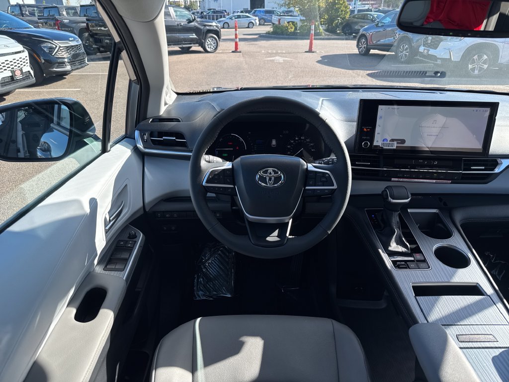 Used 2026 Toyota Sienna XLE AWD/4WD image 11