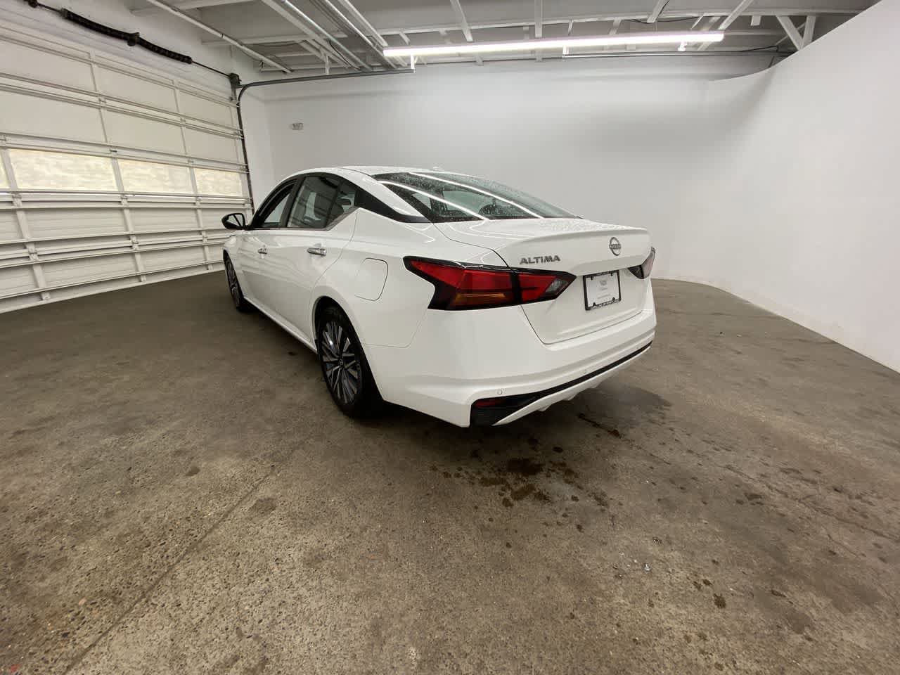 Used 2025 Nissan Altima 2.5 SV FWD image 4