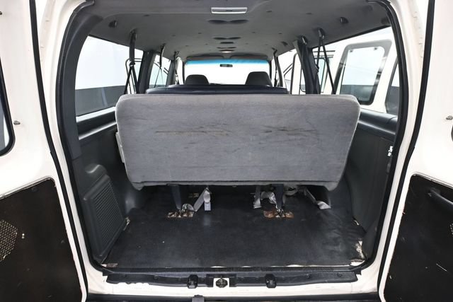 Used 1995 Ford E-150 and Econoline 150 Club Wagon RWD image 28