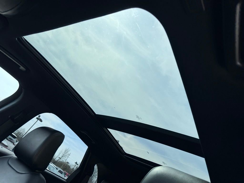 Certified 2020 Ford Edge ST-Line w/ Cold Weather Package AWD/4WD image 17