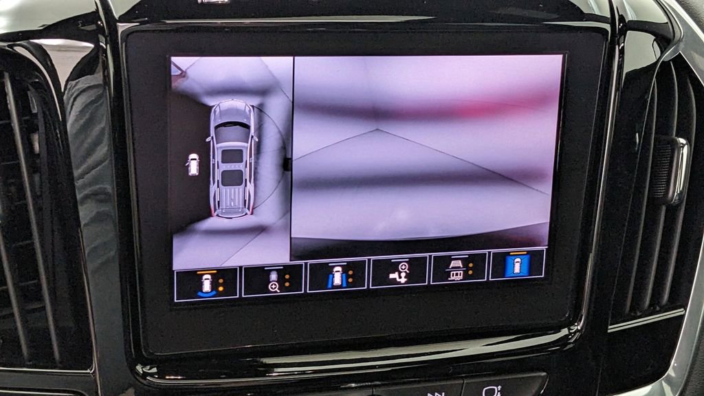 Used 2023 Chevrolet Traverse RS AWD/4WD image 28