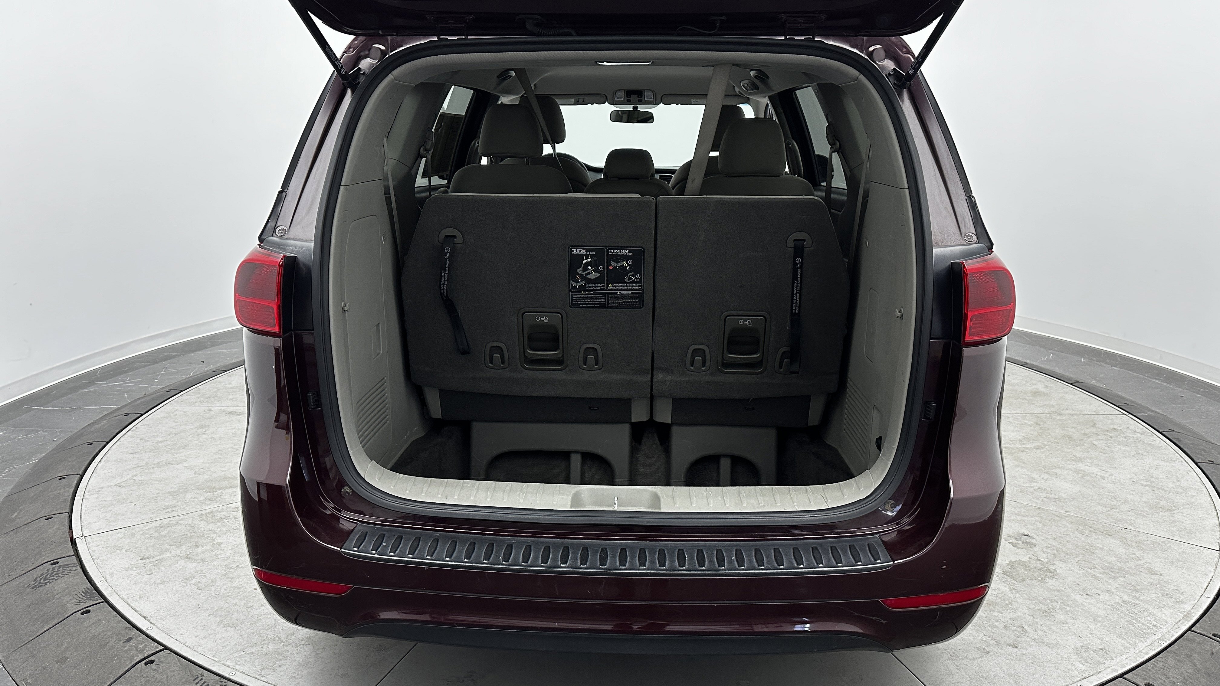 Used 2018 Kia Sedona LX image 29