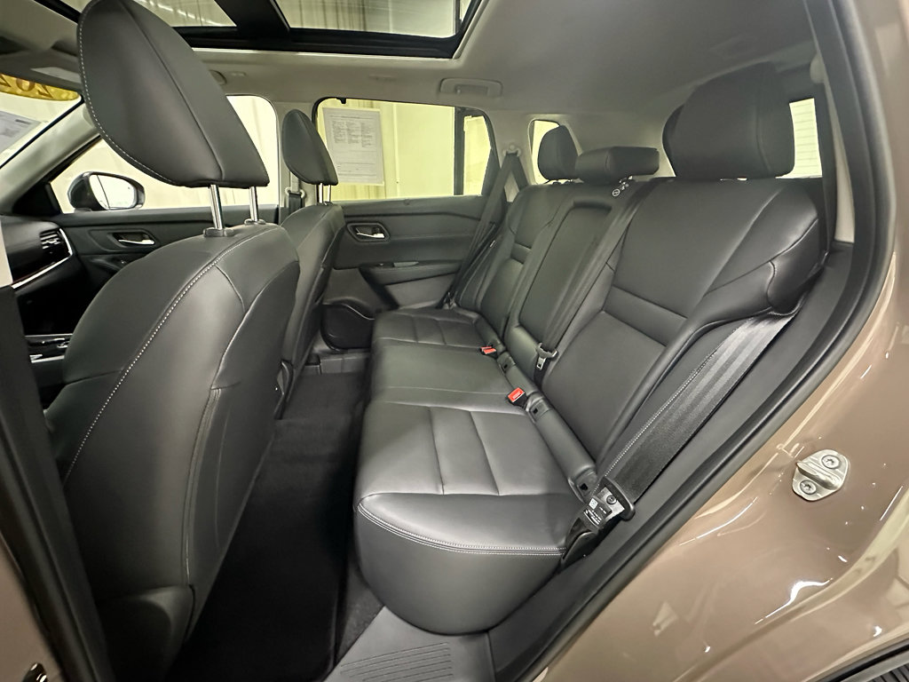 Used 2025 Nissan Rogue SL w/ Tech Package AWD/4WD image 22