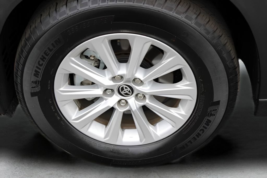 Certified 2024 Toyota Grand Highlander XLE image 2