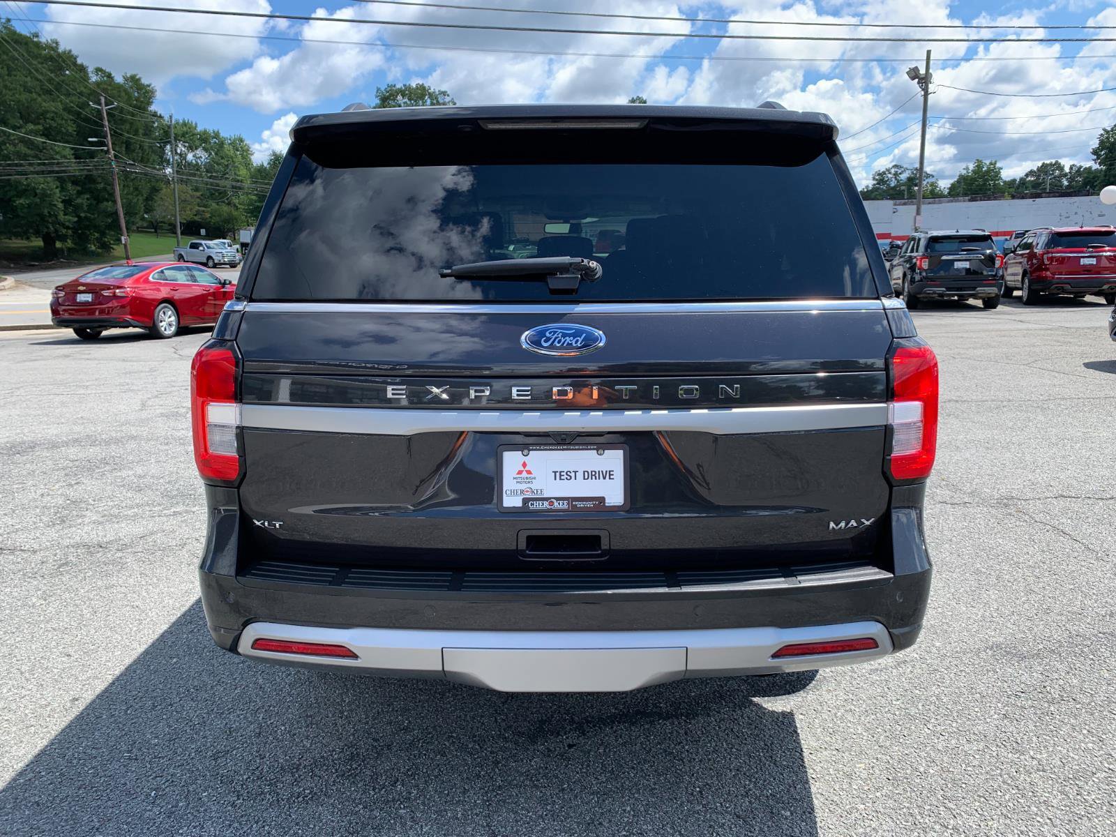 Used 2024 Ford Expedition Max XLT image 4