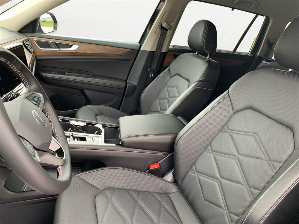 Used 2025 Volkswagen Atlas SE image 9