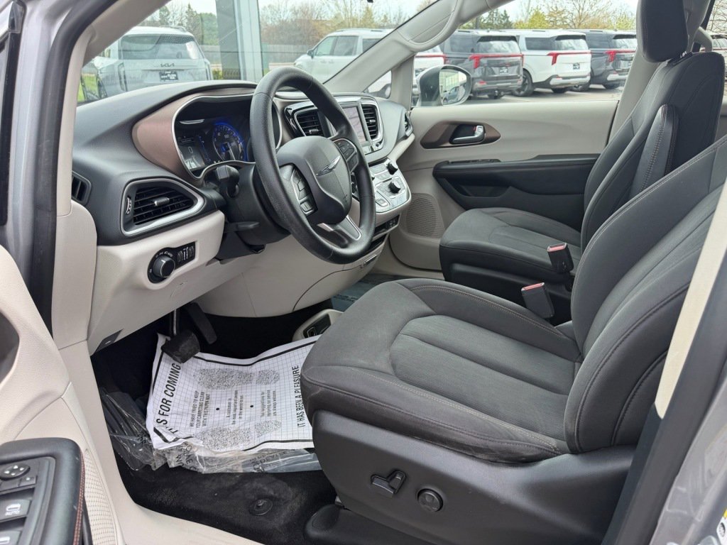 Used 2019 Chrysler Pacifica LX FWD image 8