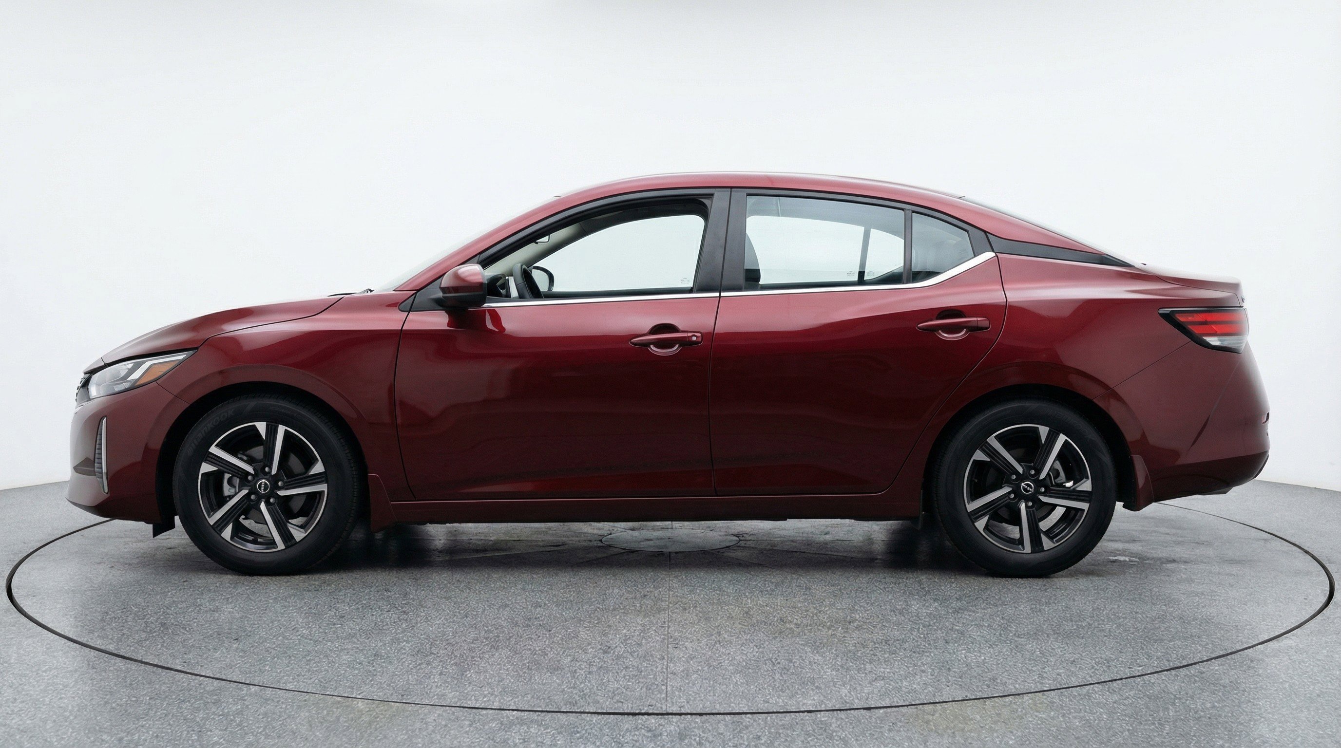 Used 2025 Nissan Sentra SV image 5